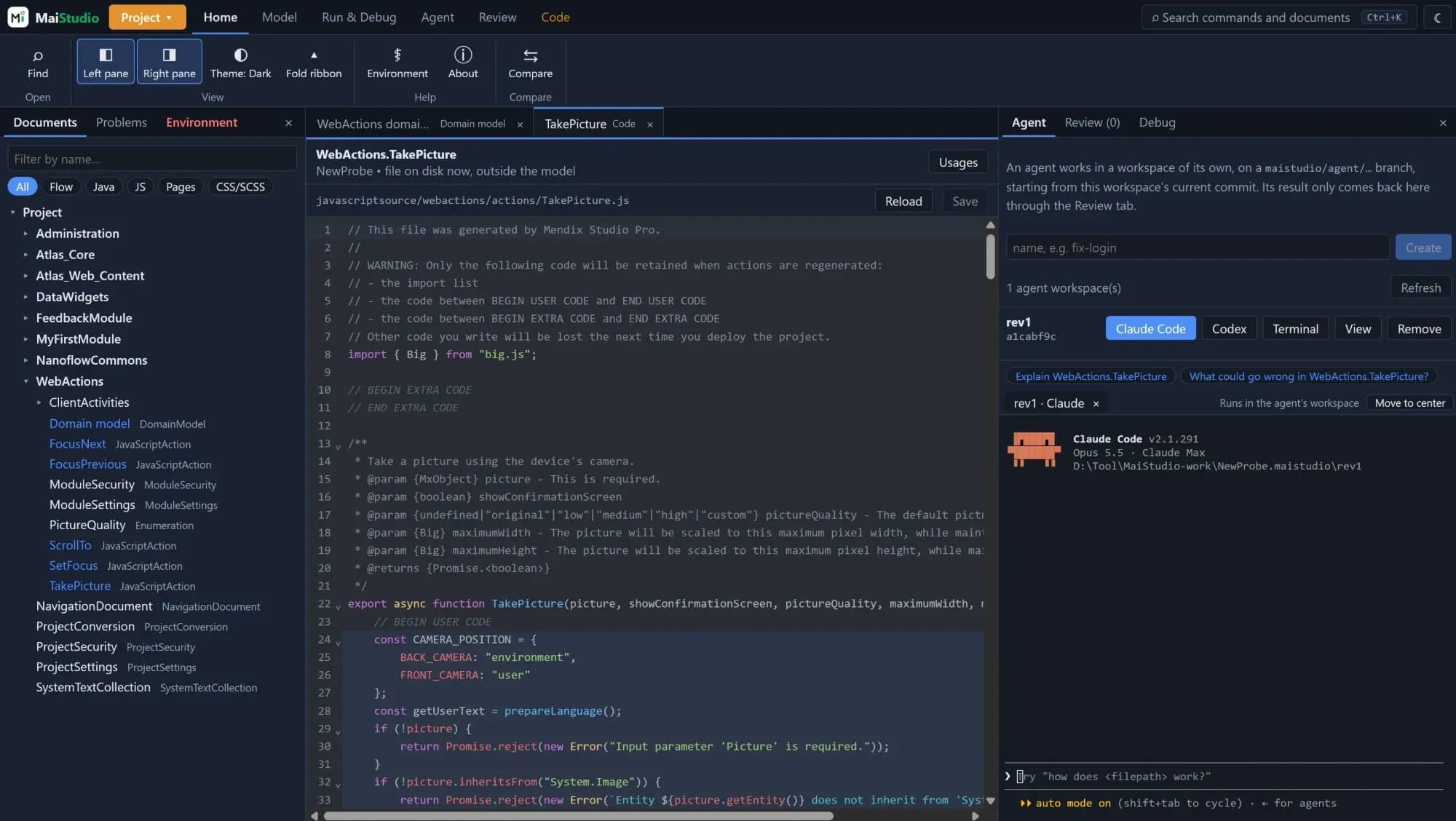 Cửa sổ MaiStudio: cây tài liệu của project bên trái, mã nguồn JavaScript action ở giữa, bảng Agent bên phải